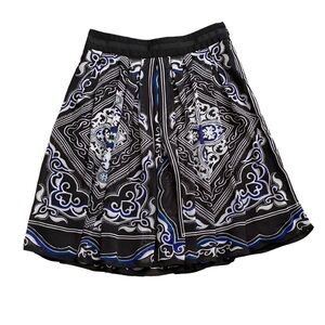 White nwt House Black Market size 10 Black and Blue Skirt